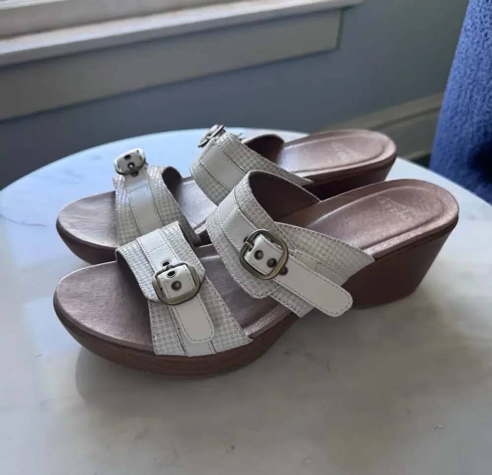 Dansko Jessie White Leather Cream Houndstooth 2 Strap Buckle Wedge Sandal 41